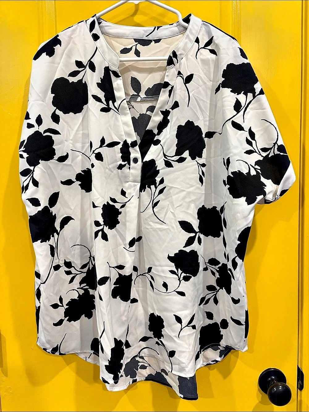 Floral Tunic in White & Black Size 2XL Like New